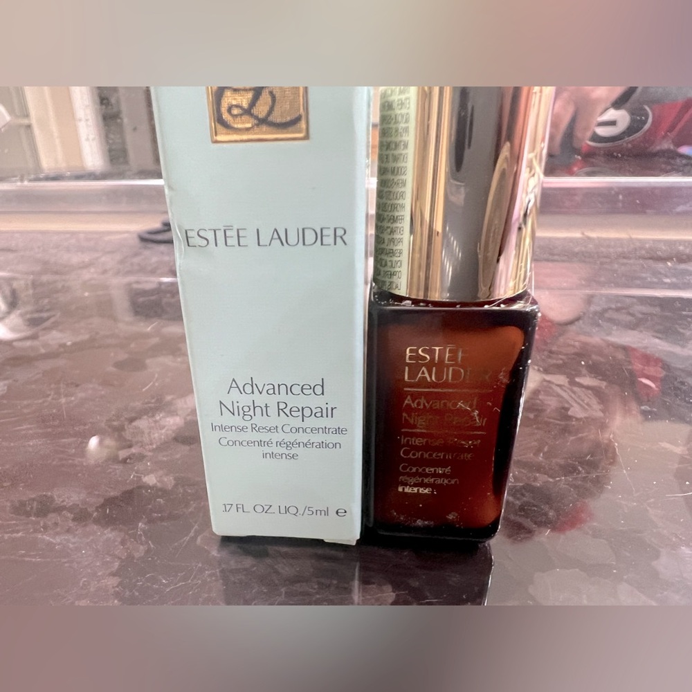Estée Lauder
Premium Brand